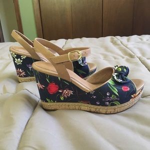 Flower wedges